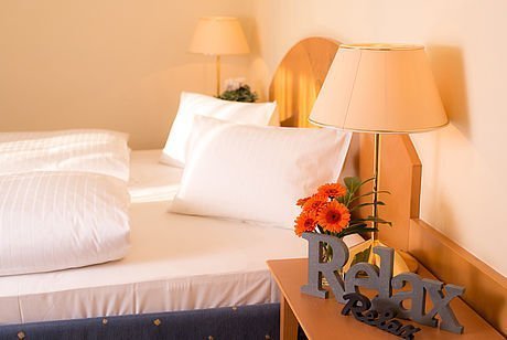 Doppelzimmer mit liebevollen Details im Hotel Stoiser Graz