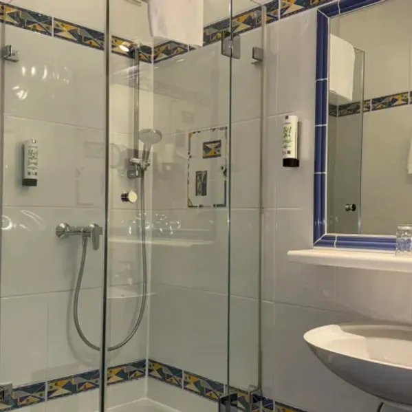 sto-dreibettzimmer-bad_Kopie.jpg